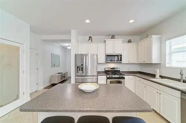 Listing Photo 14