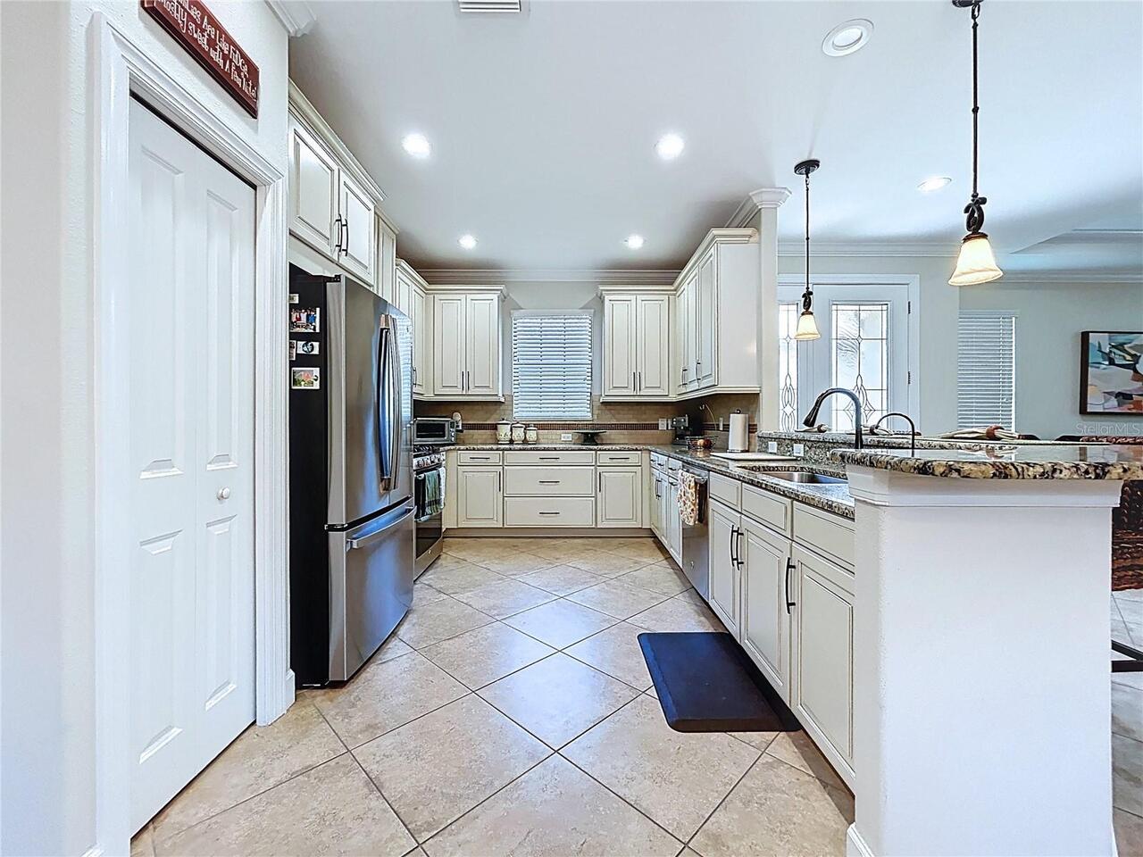 Listing Photo 12