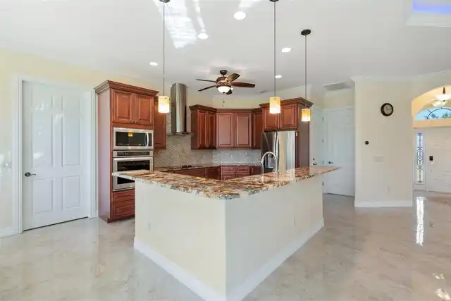 Listing Photo 14