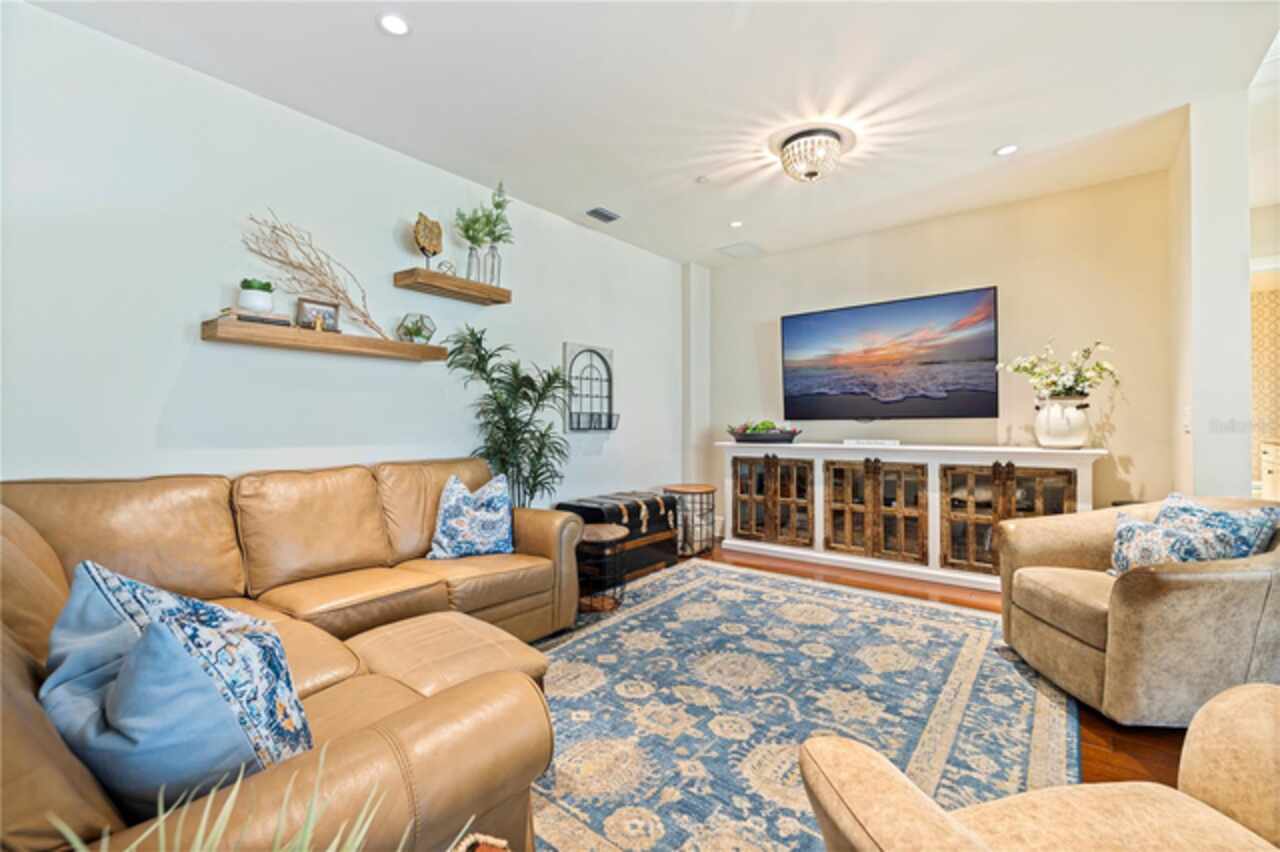 Listing Photo 8