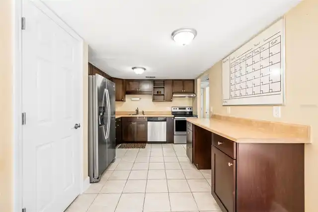 Listing Photo 10