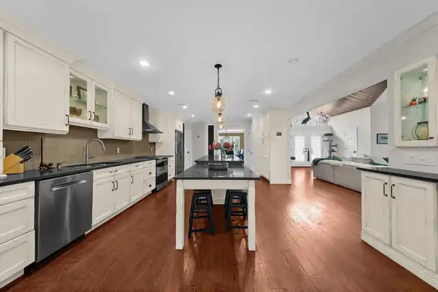 Listing Photo 11
