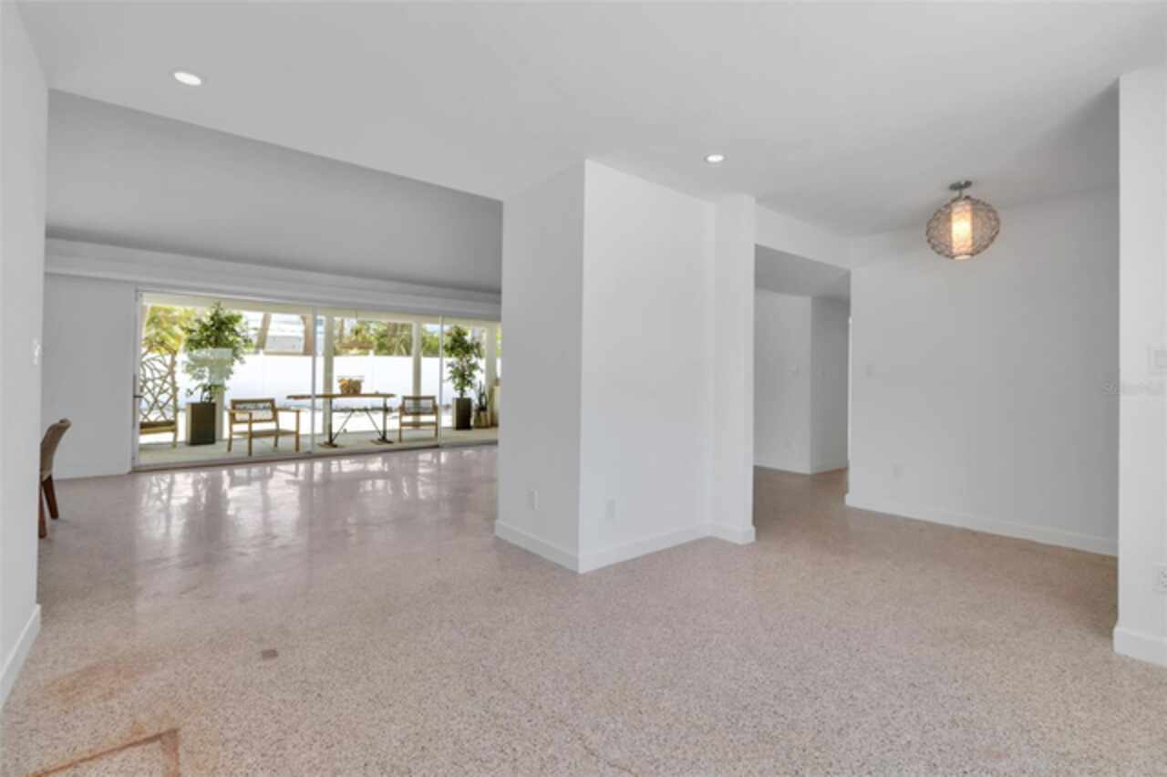Listing Photo 14