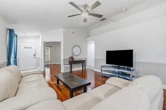 Listing Photo 8