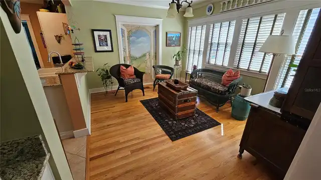 Listing Photo 12