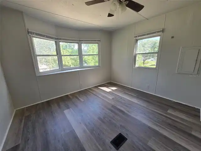 Listing Photo 14