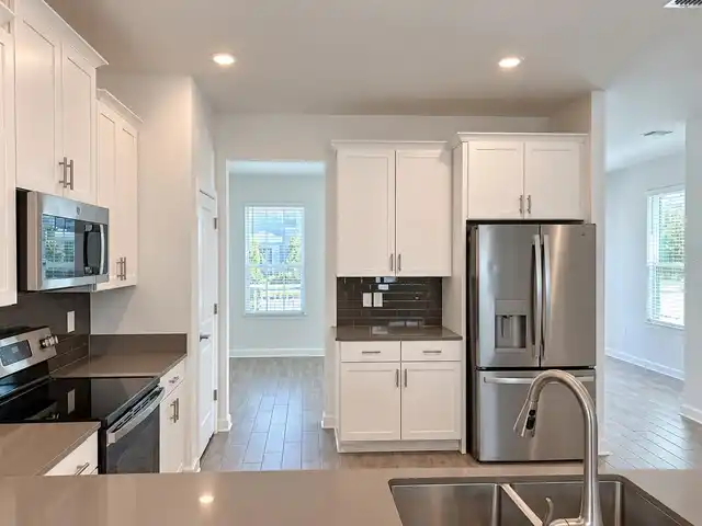 Listing Photo 11