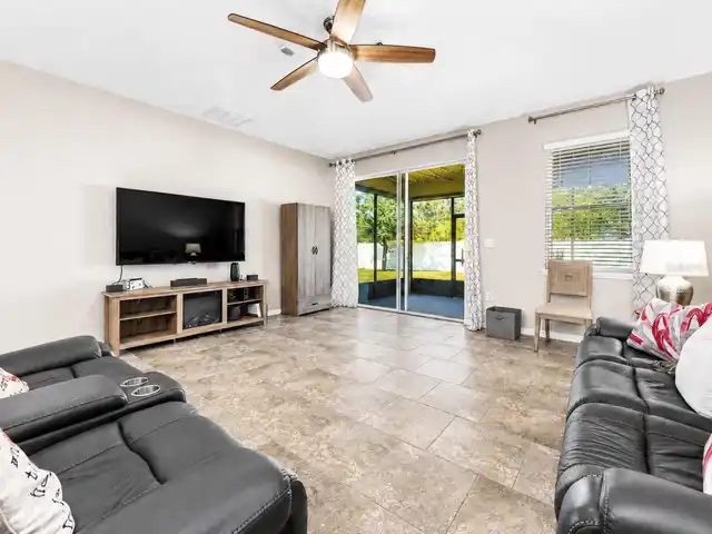 Listing Photo 11
