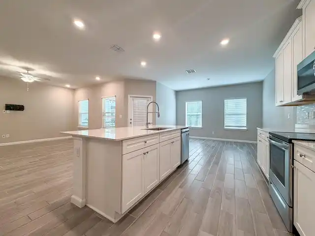 Listing Photo 8