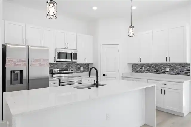 Listing Photo 11