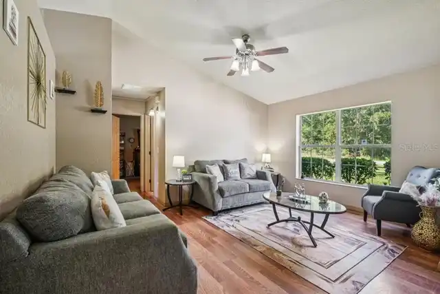 Listing Photo 9