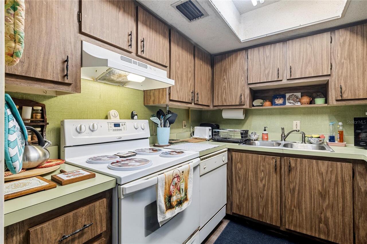 Listing Photo 9