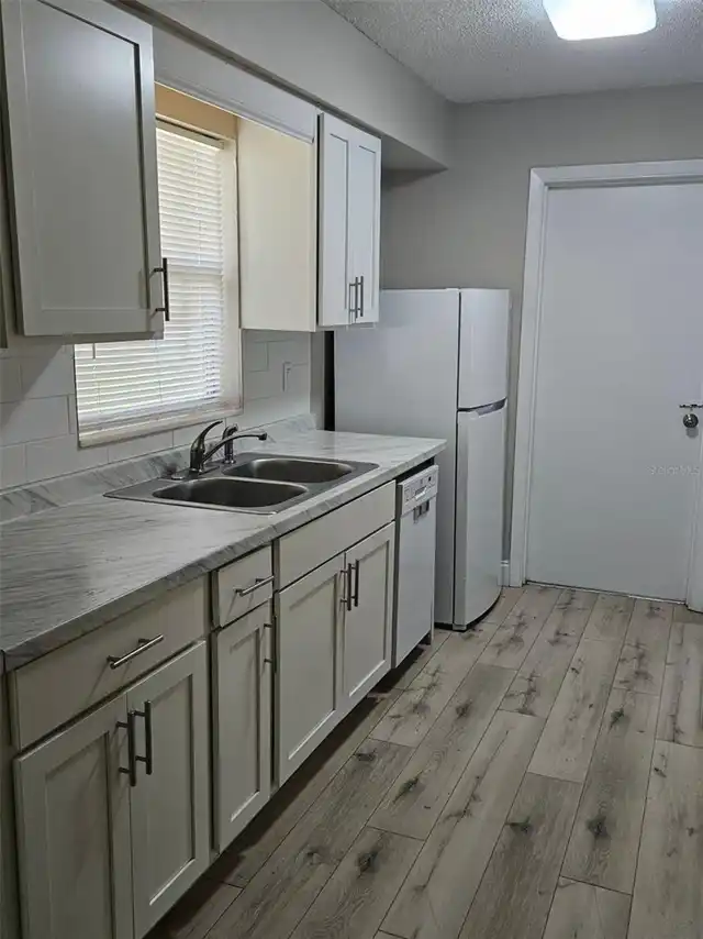 Listing Photo 9