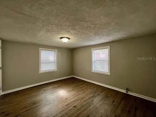 Listing Photo 12