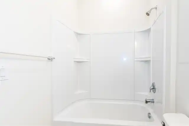 Listing Photo 9