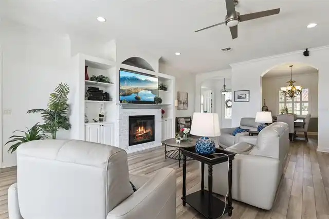 Listing Photo 10