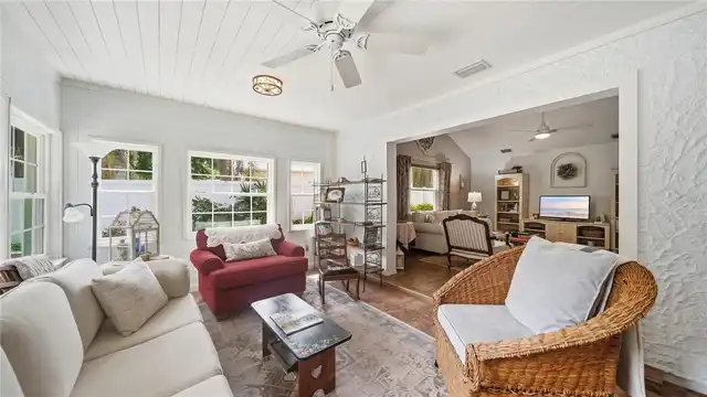 Listing Photo 9
