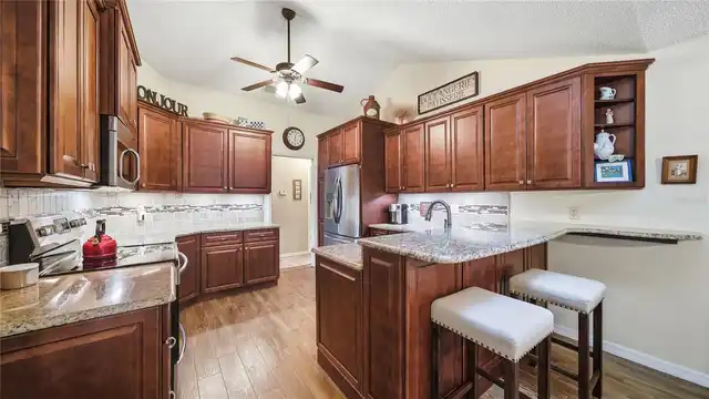 Listing Photo 12