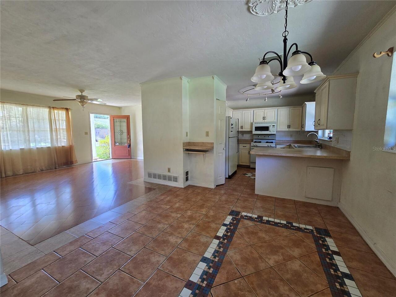 Listing Photo 8
