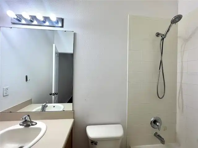 Listing Photo 10
