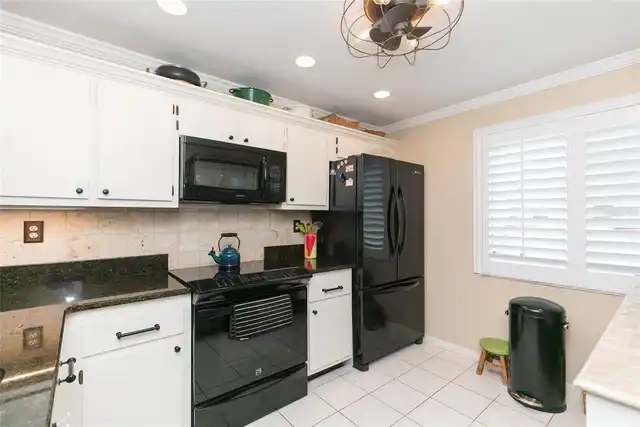 Listing Photo 10