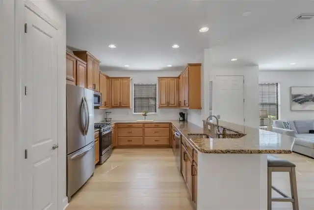 Listing Photo 11