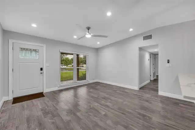 Listing Photo 14