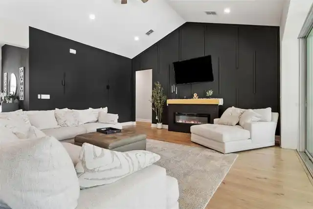 Listing Photo 12