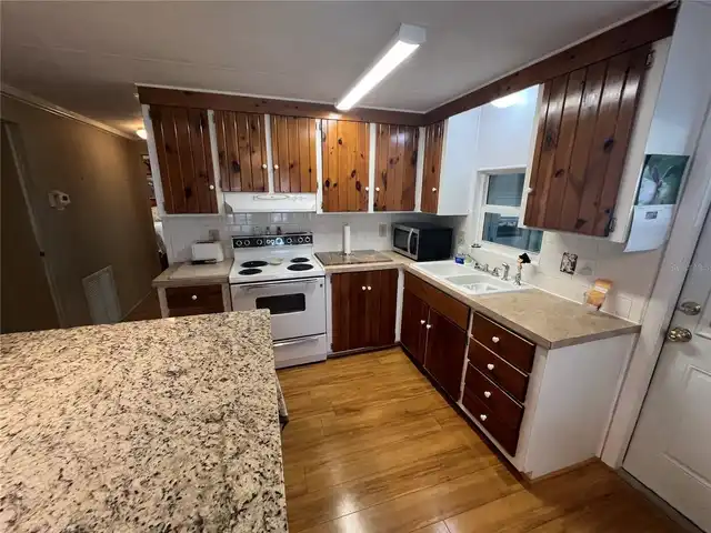 Listing Photo 9
