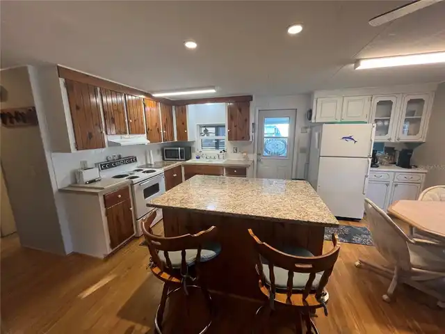 Listing Photo 10
