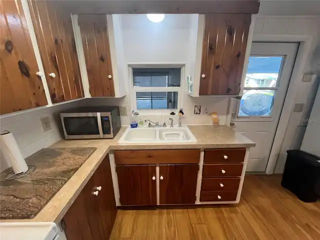 Listing Photo 12