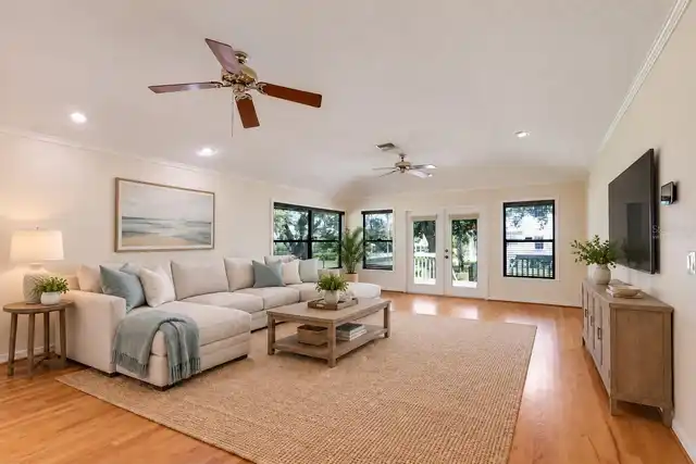Listing Photo 10