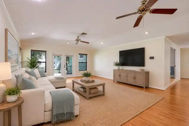 Listing Photo 11