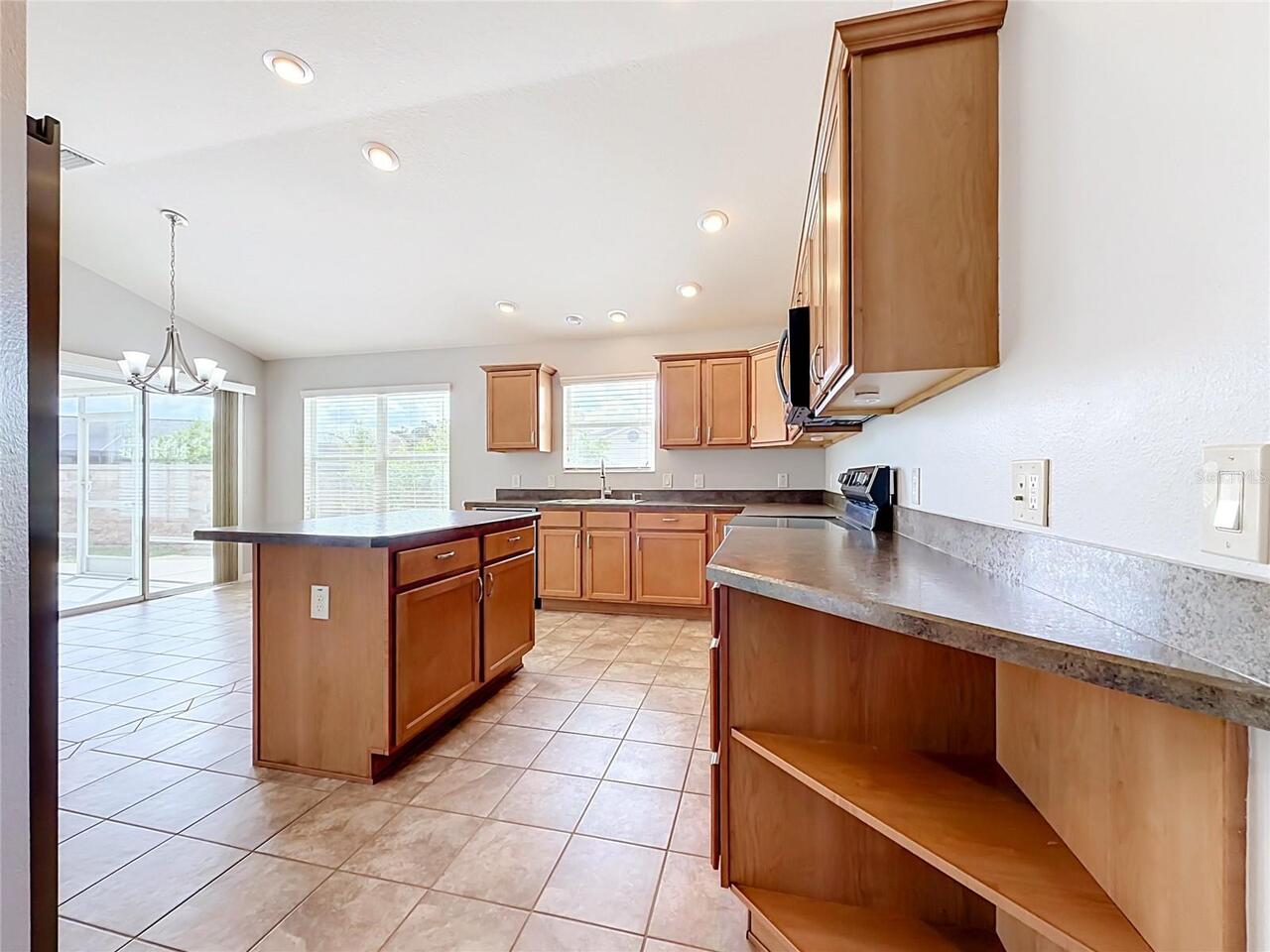 Listing Photo 12