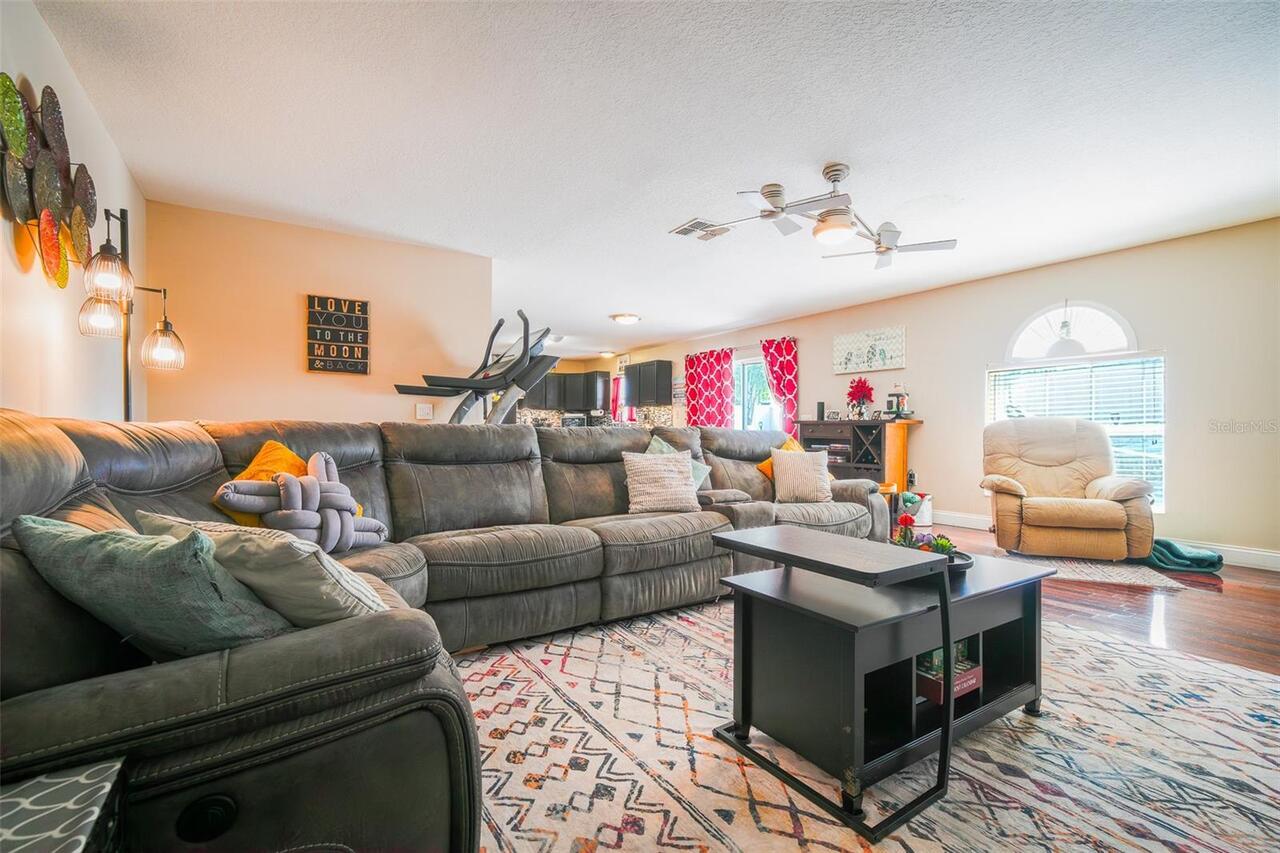 Listing Photo 11