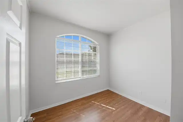 Listing Photo 13