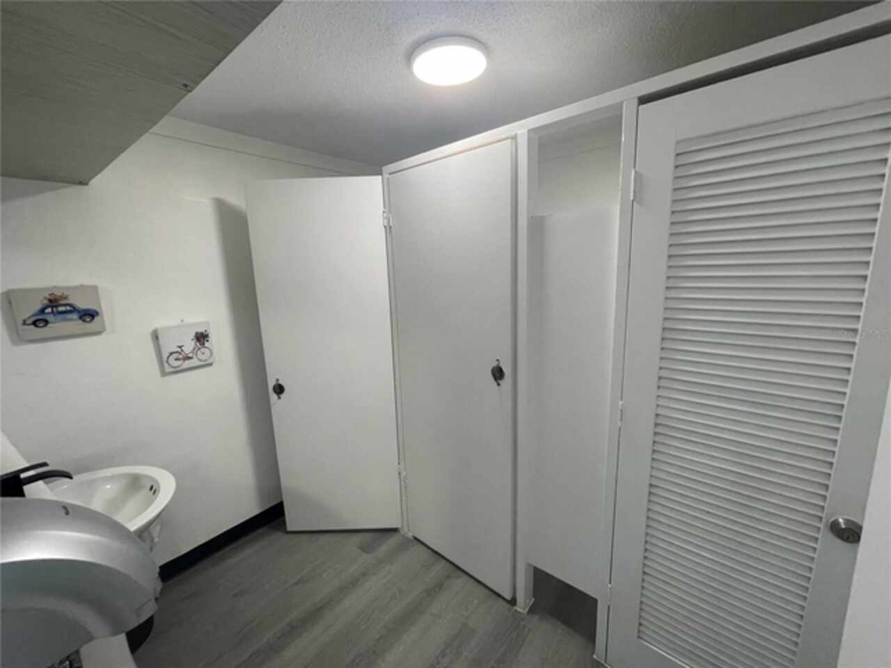 Listing Photo 11