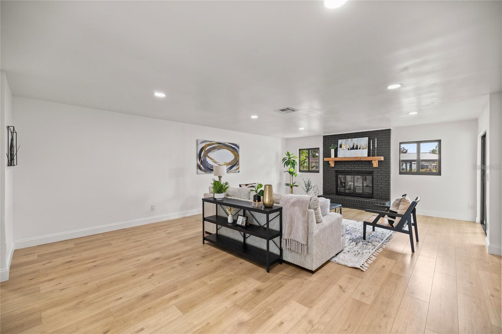 Listing Photo 8