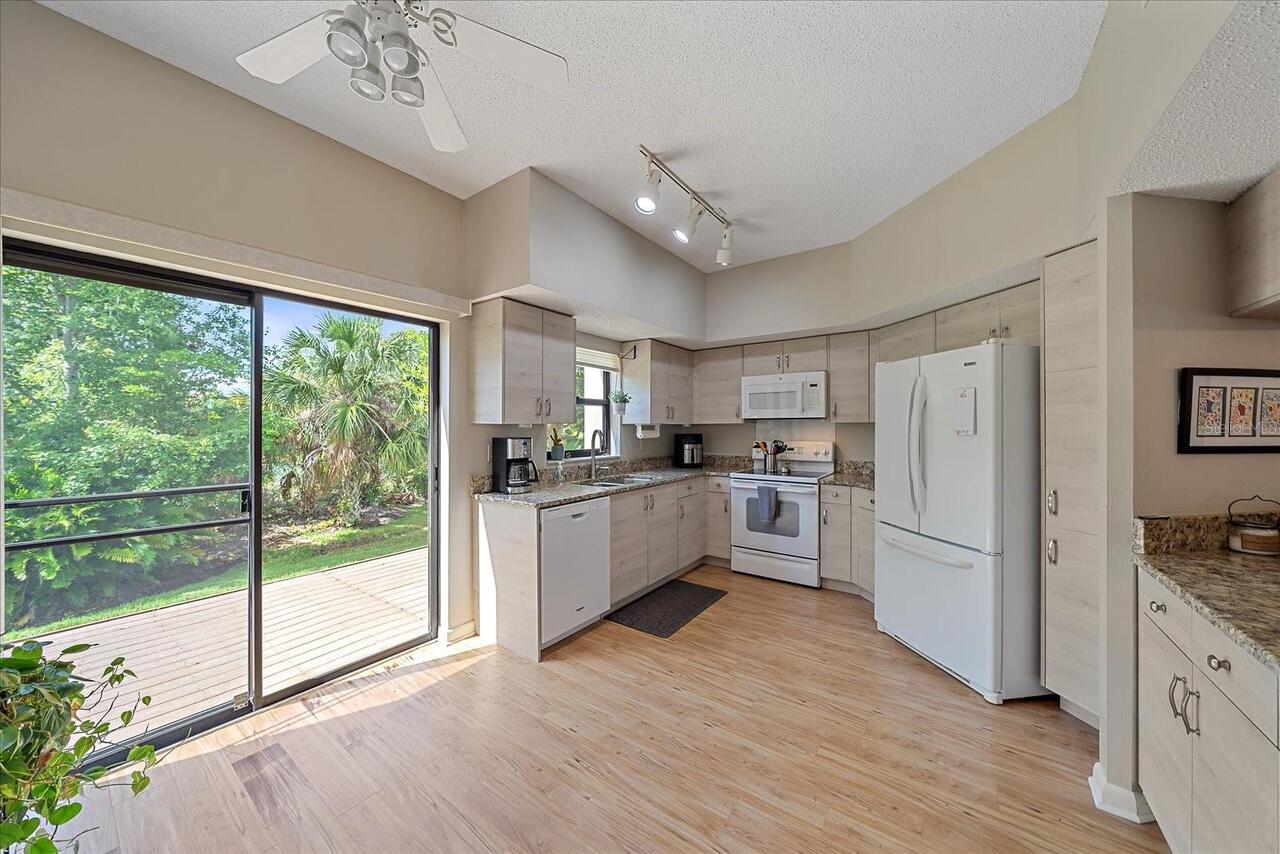 Listing Photo 11