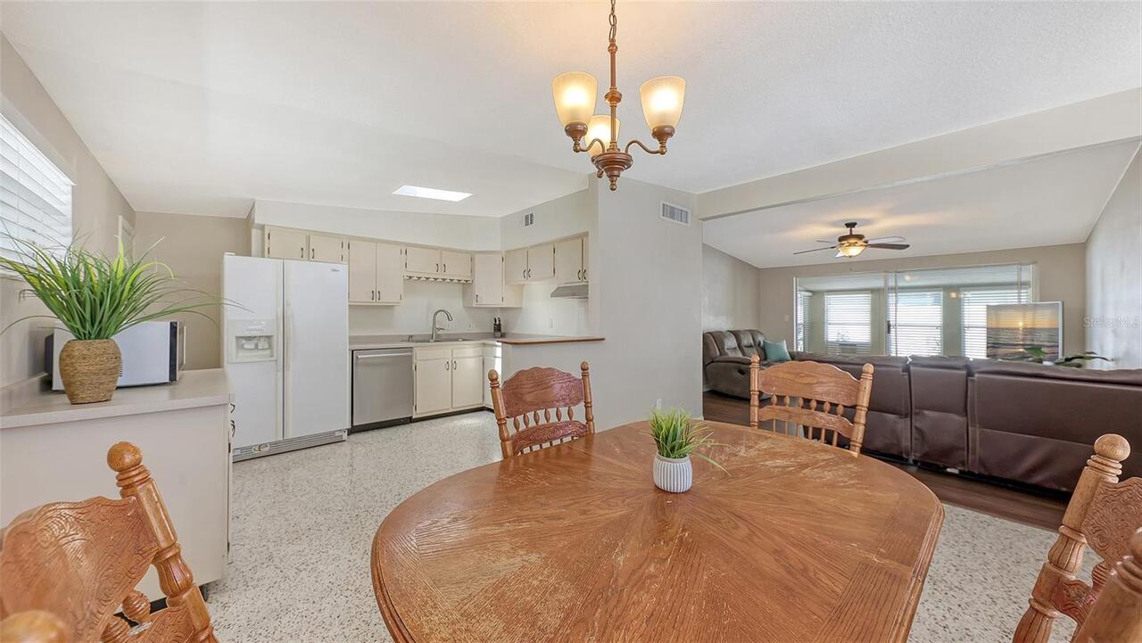 Listing Photo 12