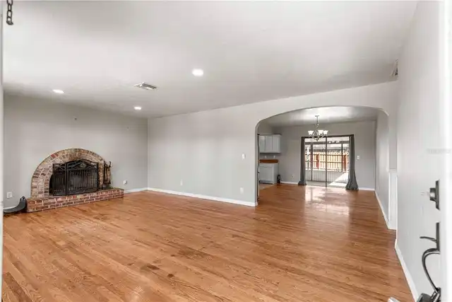 Listing Photo 12