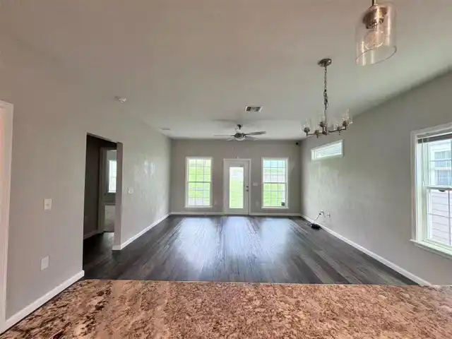 Listing Photo 9