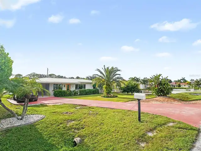 Listing Photo 8