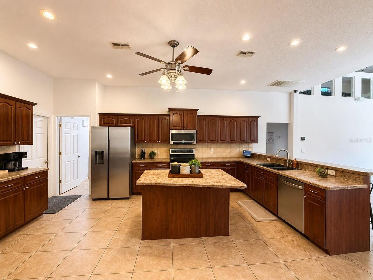 Listing Photo 12