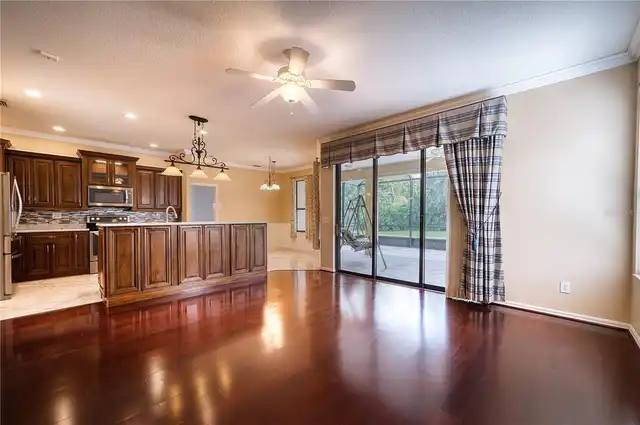 Listing Photo 9