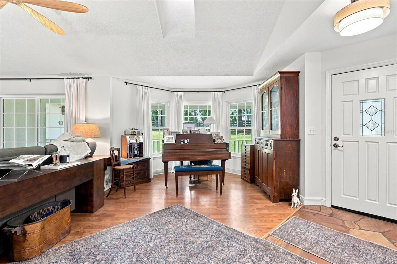 Listing Photo 16