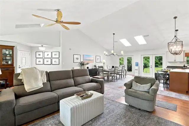 Listing Photo 10