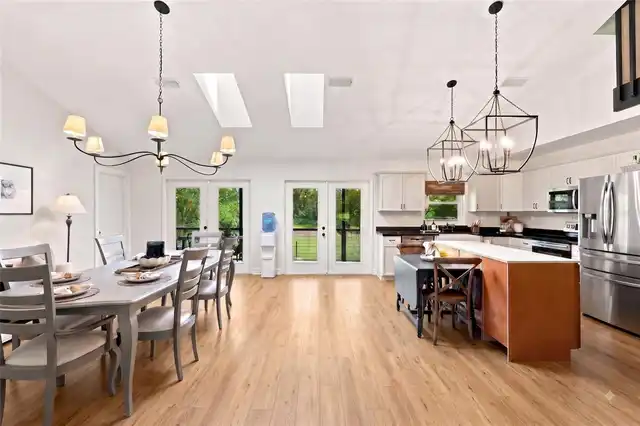 Listing Photo 11