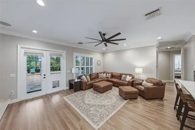 Listing Photo 14