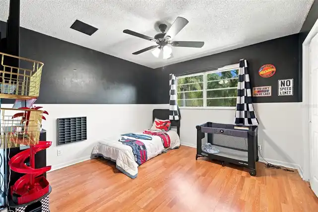 Listing Photo 9